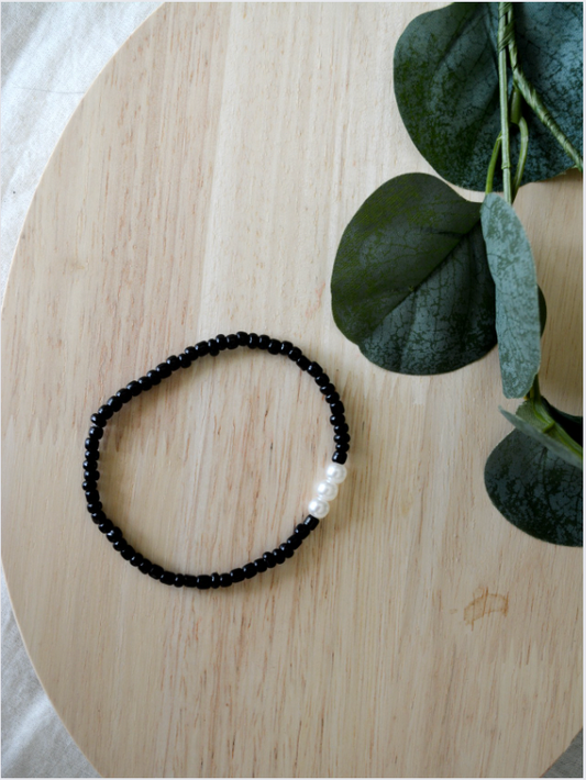 Black and Pearl Anklet